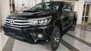 Toyota Hilux Revo V Automatic 3.0  2017 for Sale